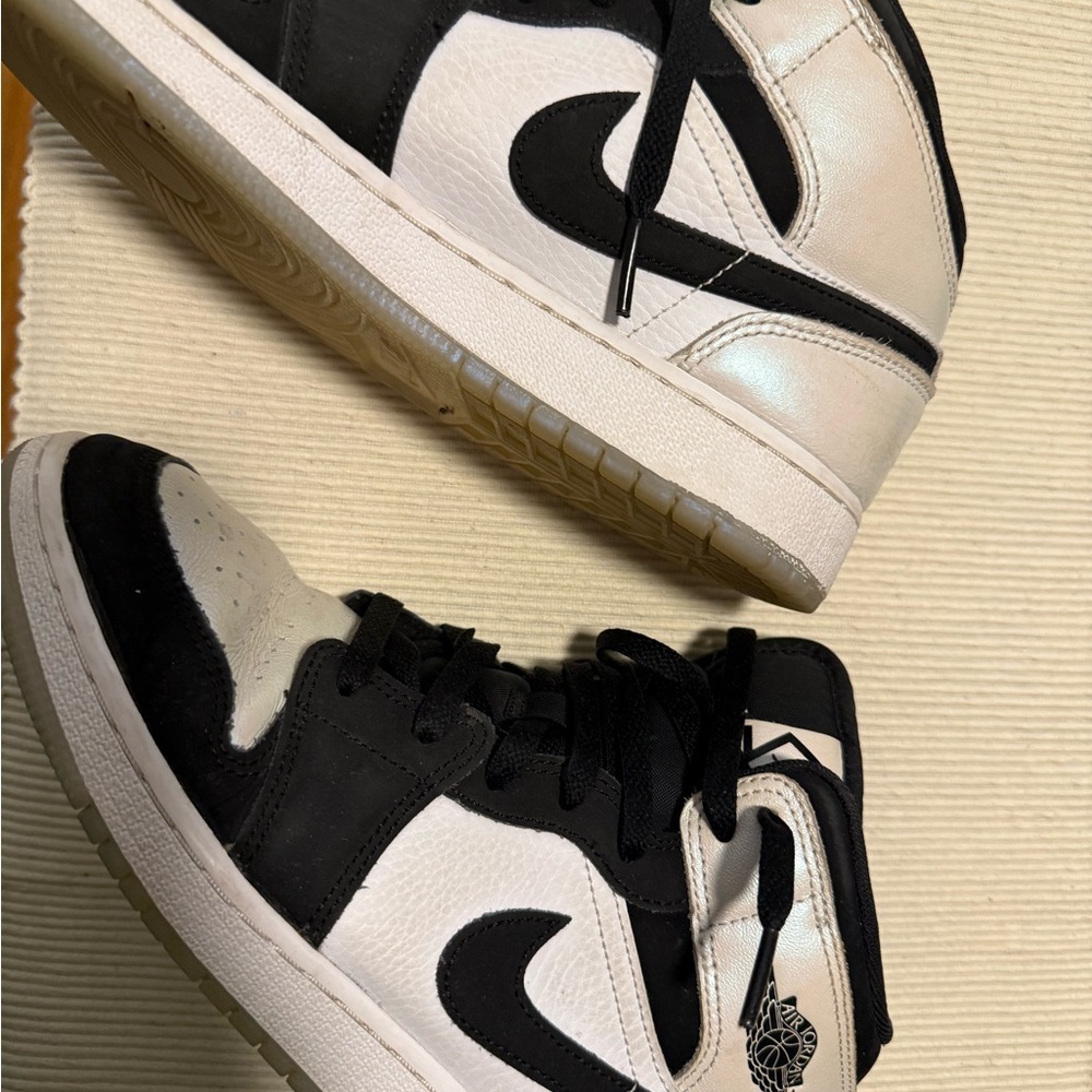 Jordan Kids Sneakers Black and White - Picture 6 of 12